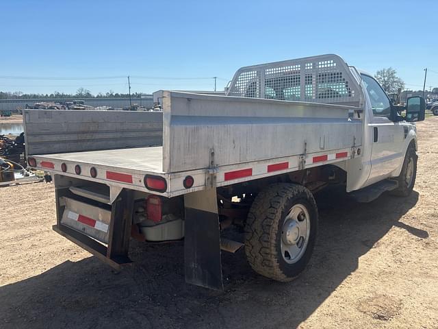 Image of Ford F-350 equipment image 4