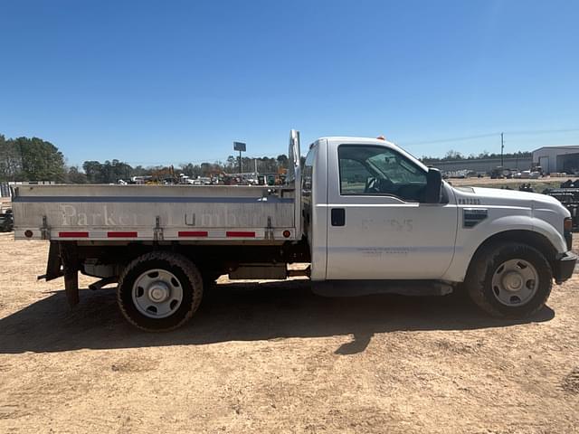 Image of Ford F-350 equipment image 3