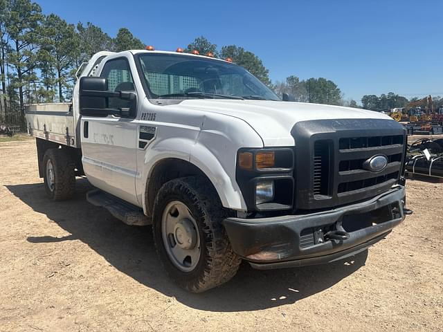 Image of Ford F-350 equipment image 2