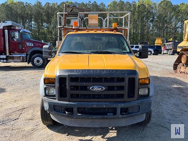 Image of Ford F-550 equipment image 1
