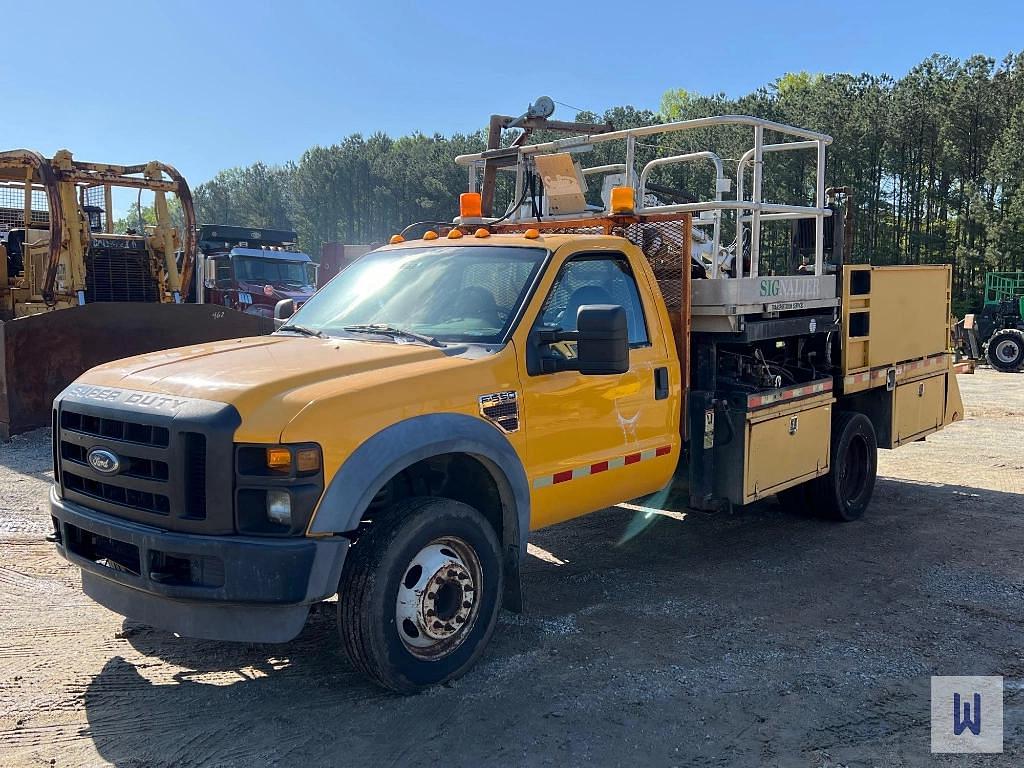 Image of Ford F-550 Primary image