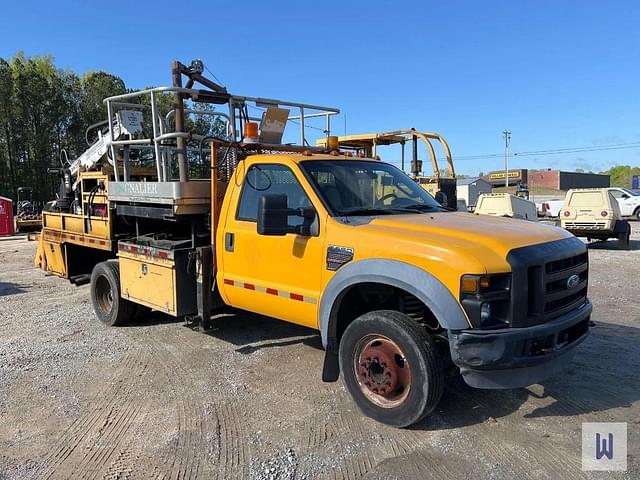 Image of Ford F-550 equipment image 2