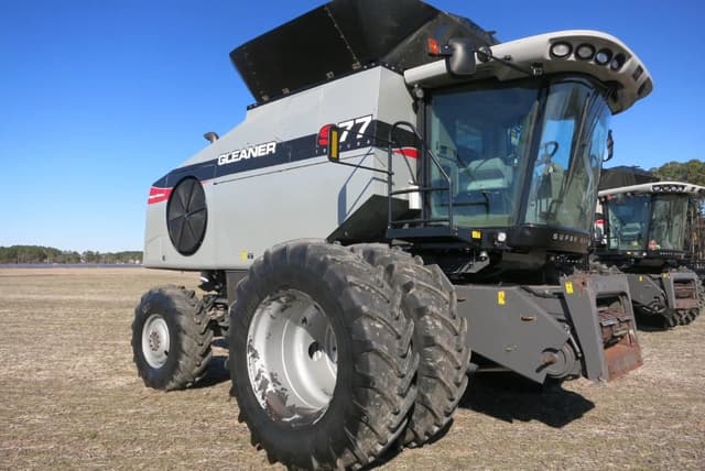 Image of Gleaner S77 equipment image 1