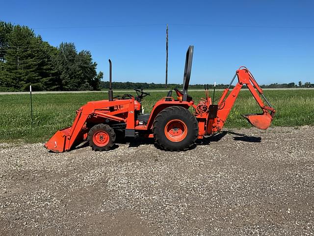 Image of Kubota B8200 equipment image 2