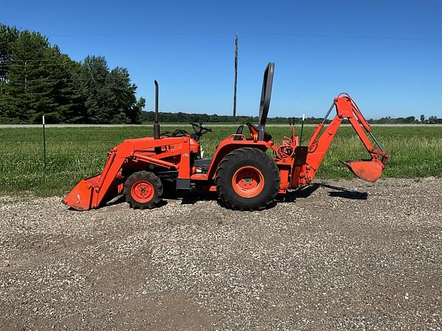 Image of Kubota B8200 equipment image 1
