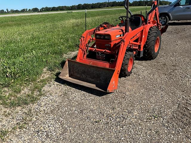 Image of Kubota B8200 equipment image 3