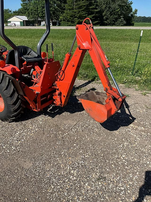 Image of Kubota B8200 equipment image 4