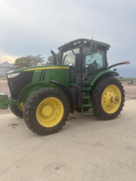 Image of John Deere 7200R Primary image