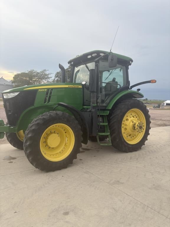 Image of John Deere 7200R equipment image 3