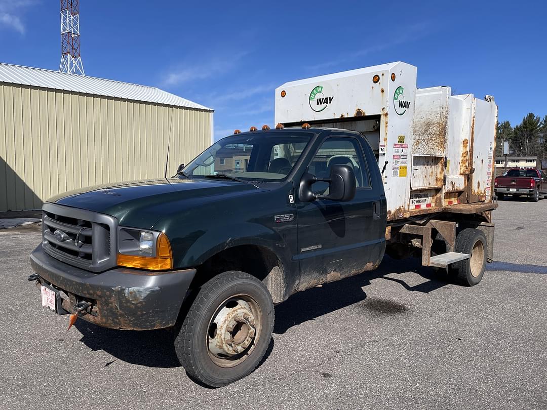 Image of Ford F-550 Primary image