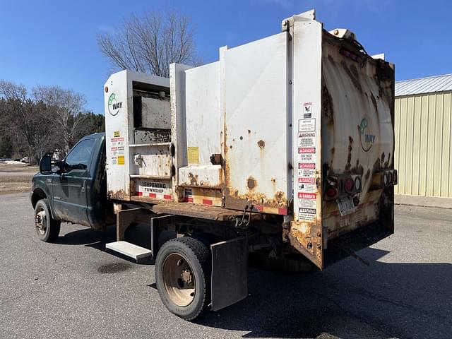 Image of Ford F-550 equipment image 2