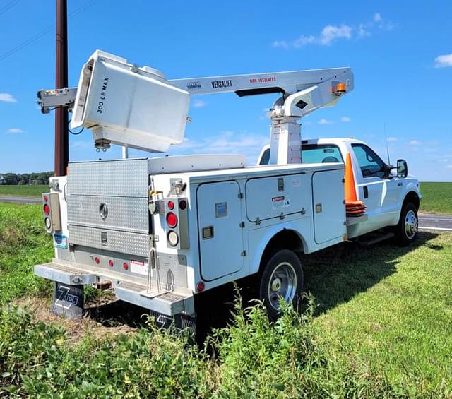 Image of Ford F-550 equipment image 2