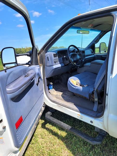 Image of Ford F-550 equipment image 4