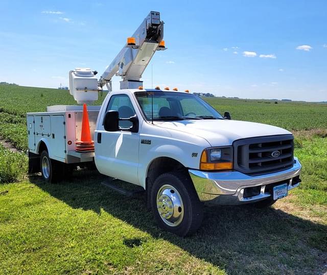 Image of Ford F-550 equipment image 3