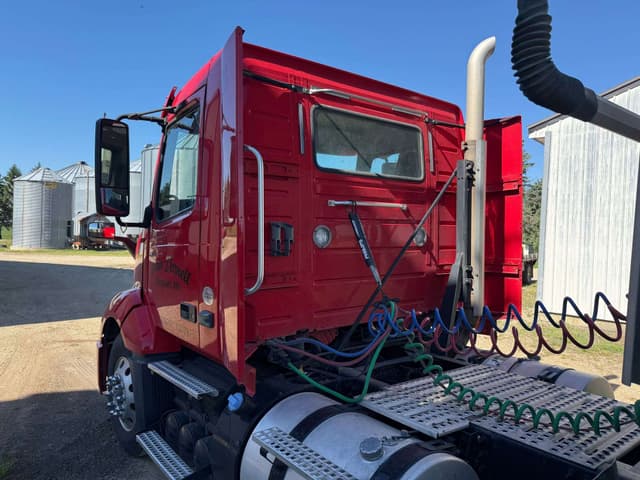 Image of Volvo VNL equipment image 4
