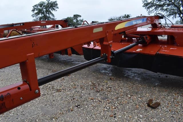 Image of New Holland H7450 equipment image 4
