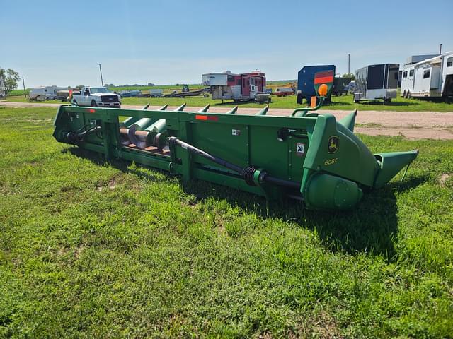 Image of John Deere 608C equipment image 3