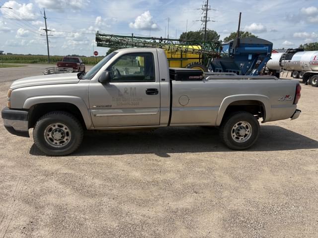 Image of Chevrolet 2500HD equipment image 3