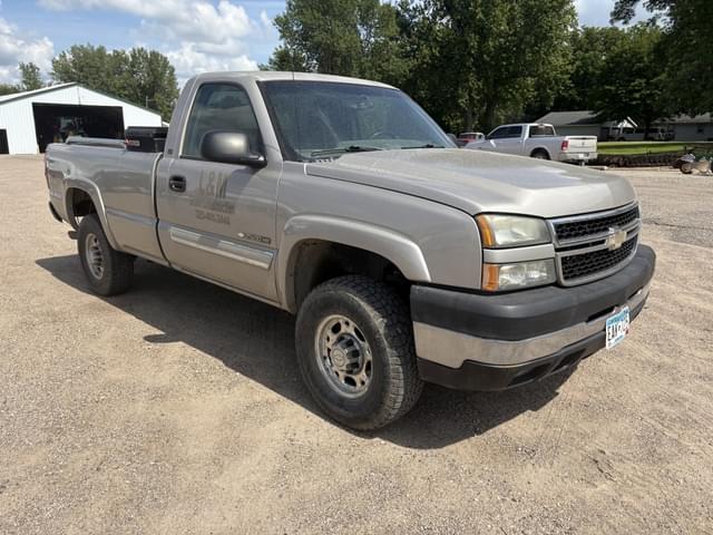 Image of Chevrolet 2500HD equipment image 1