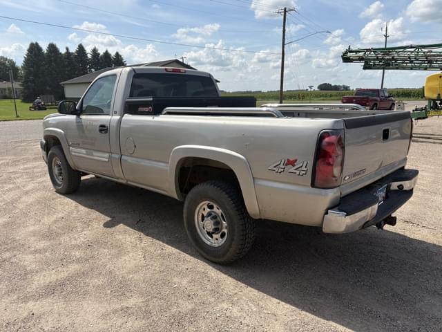 Image of Chevrolet 2500HD equipment image 4