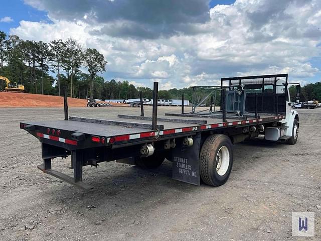Image of Freightliner M2 106 equipment image 3