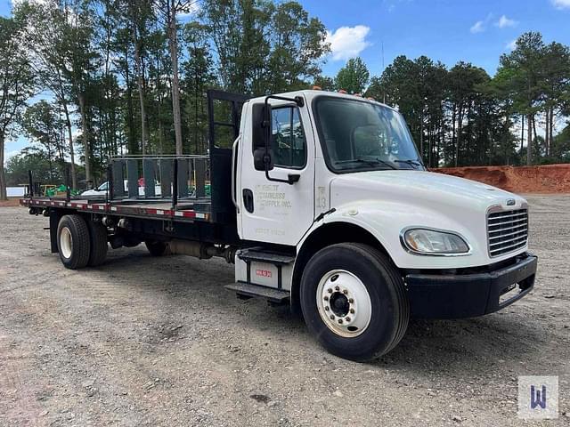 Image of Freightliner M2 106 equipment image 2