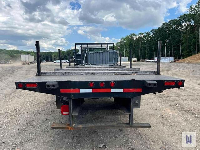 Image of Freightliner M2 106 equipment image 4