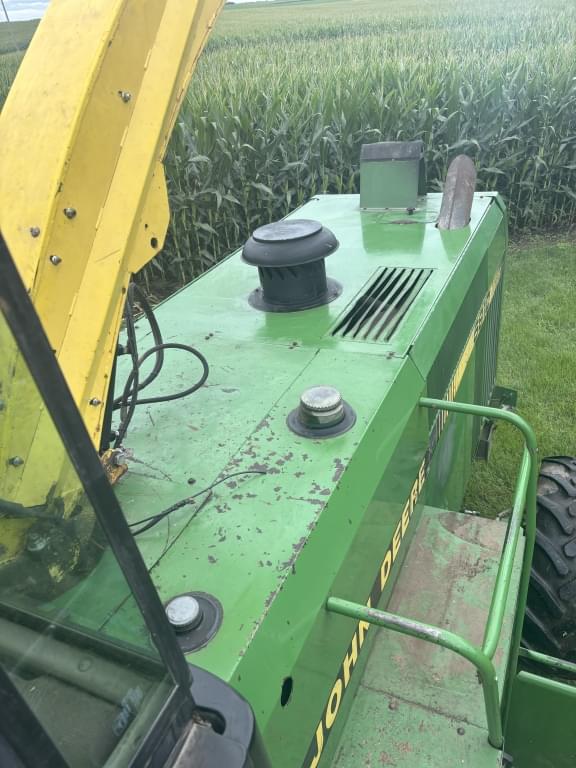 Image of John Deere 6810 equipment image 1