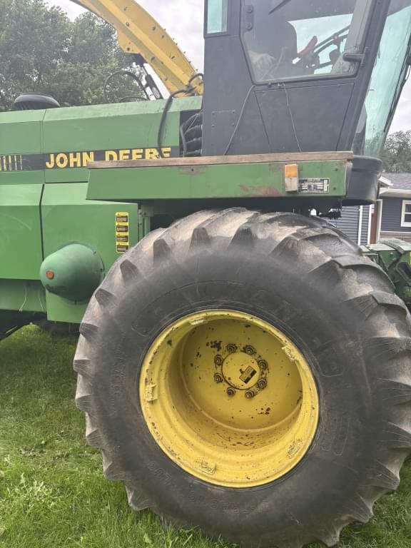 Image of John Deere 6810 equipment image 4