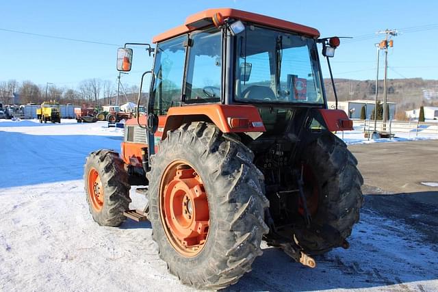 Image of Kubota M110 equipment image 4