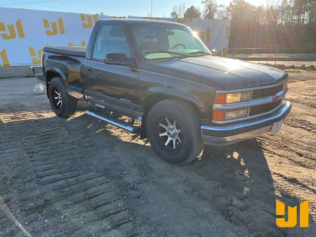 Image of Chevrolet 1500 equipment image 2