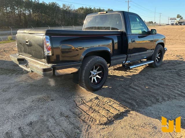 Image of Chevrolet 1500 equipment image 4