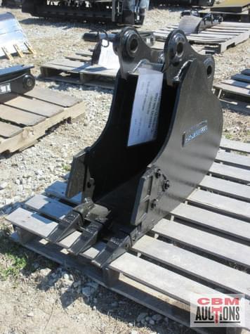 Main image Landhero CAT305/306