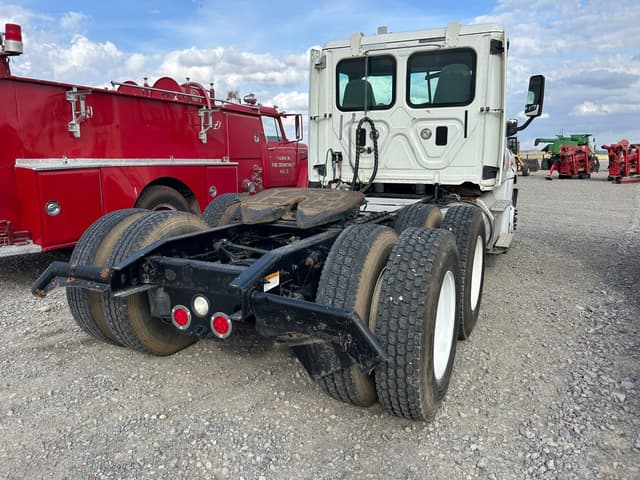 Image of Freightliner Cascadia equipment image 4