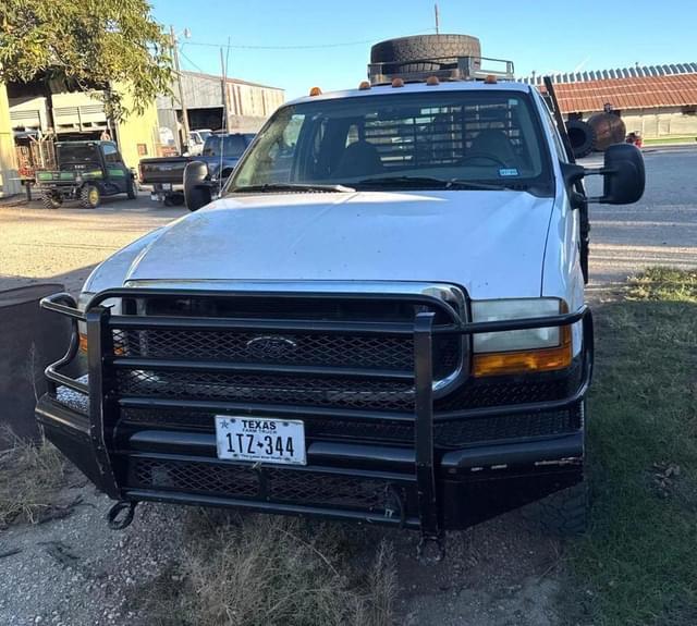 Image of Ford F-350 equipment image 1