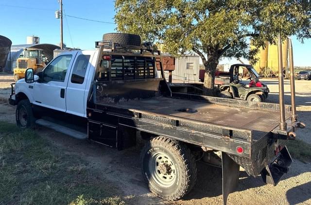Image of Ford F-350 equipment image 3