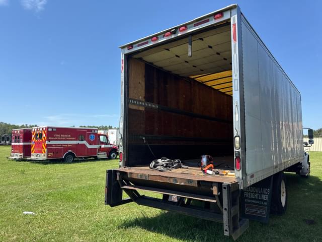 Image of Freightliner M2 equipment image 3