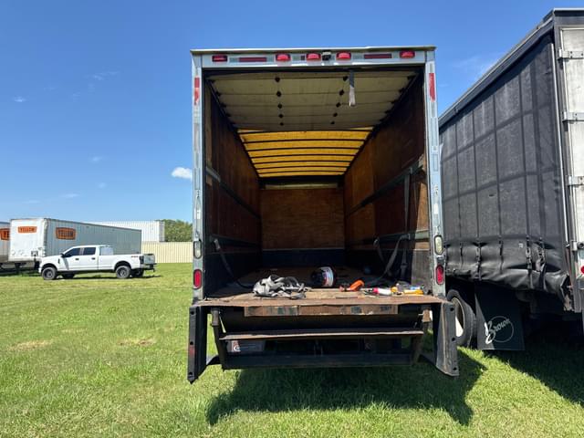 Image of Freightliner M2 equipment image 4