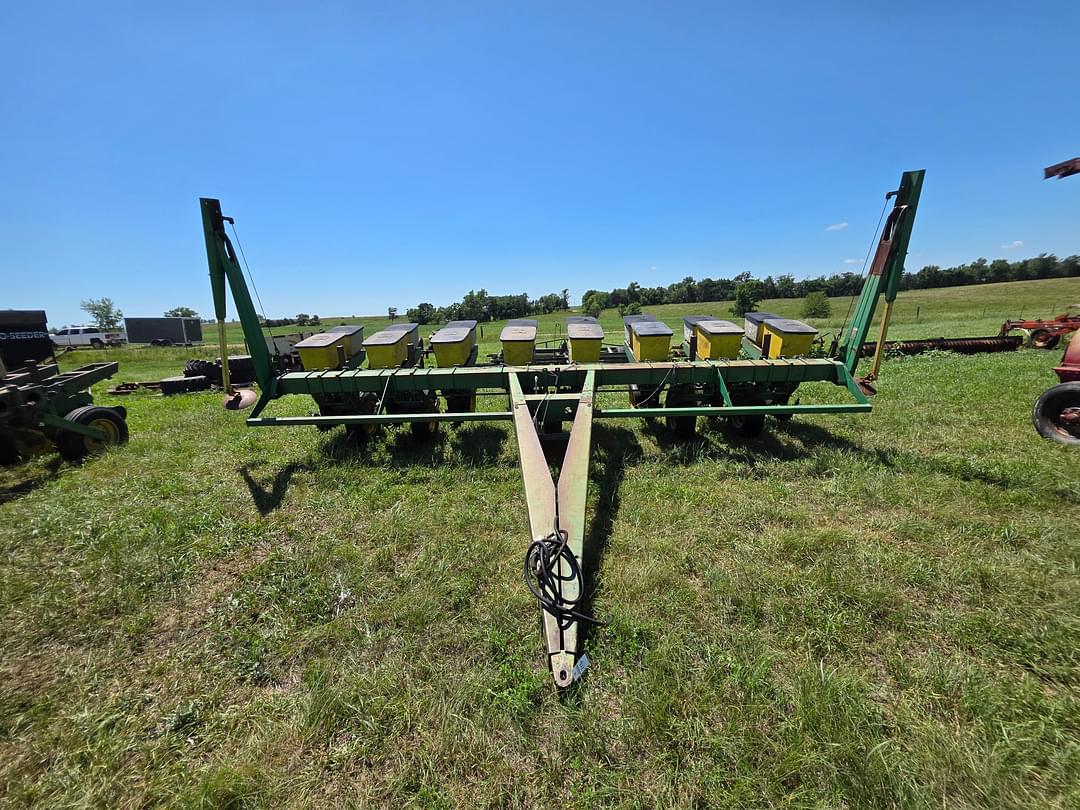 Image of John Deere 7000 Primary image