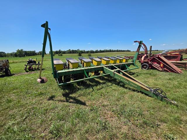 Image of John Deere 7000 equipment image 1