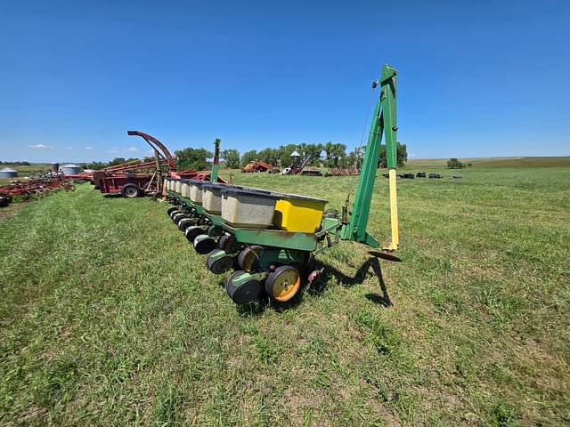 Image of John Deere 7000 equipment image 2