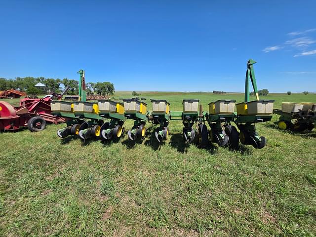 Image of John Deere 7000 equipment image 3