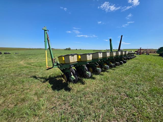 Image of John Deere 7000 equipment image 4