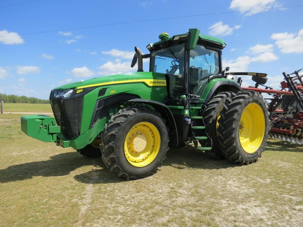 John Deere 8R 250 Equipment Image0