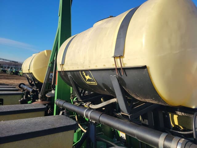 Image of John Deere 7200 equipment image 4