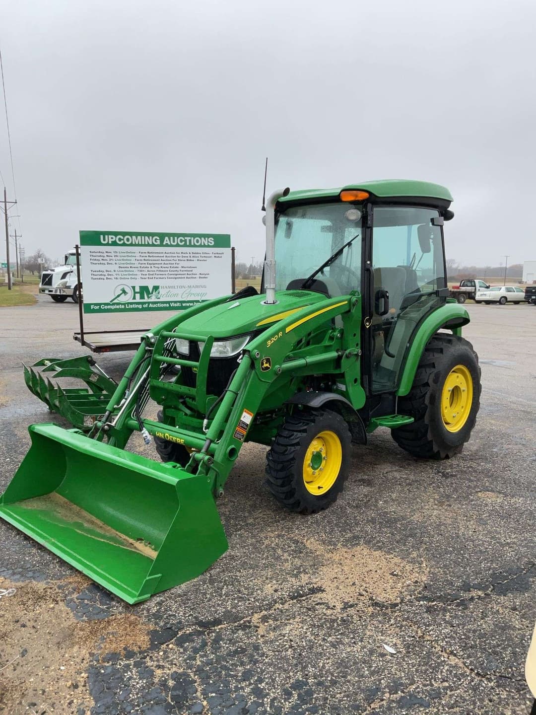 Image of John Deere 3046R Primary image
