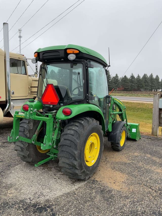 Image of John Deere 3046R equipment image 4