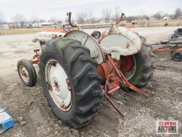 Image of Ford 801 equipment image 2
