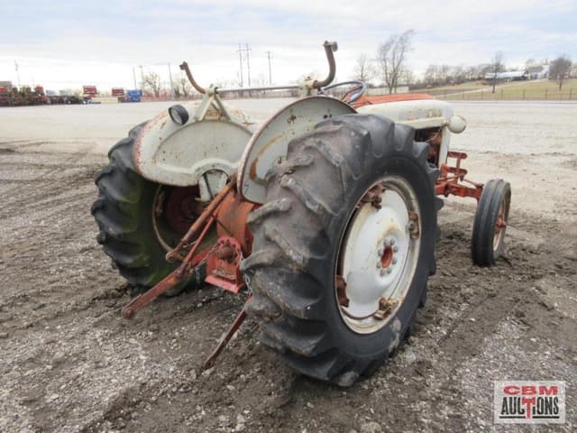 Image of Ford 801 equipment image 3