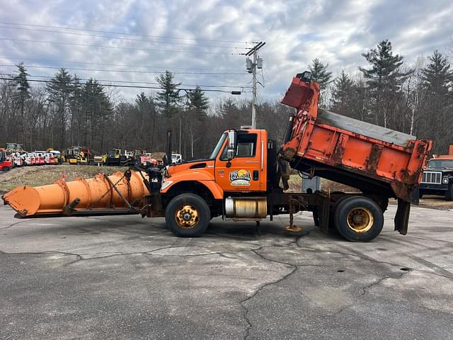 Image of International 7500 equipment image 1